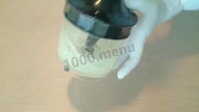 салат цезарь с курицей и домашними сухариками