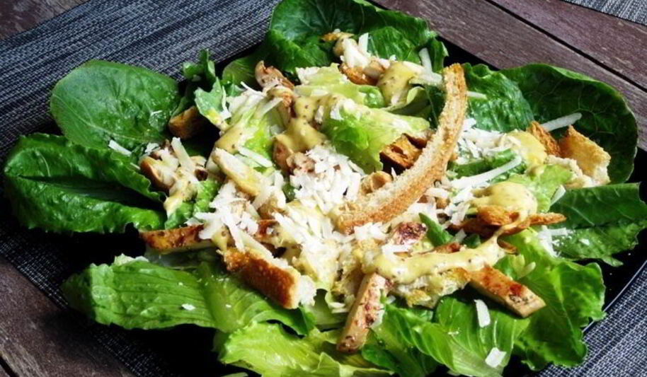 Рецепт салата цезарь с курицей