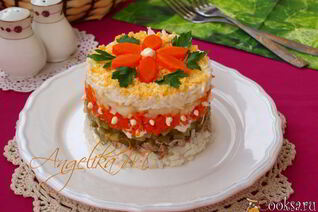 Слоеный салат с рисом и сардинами