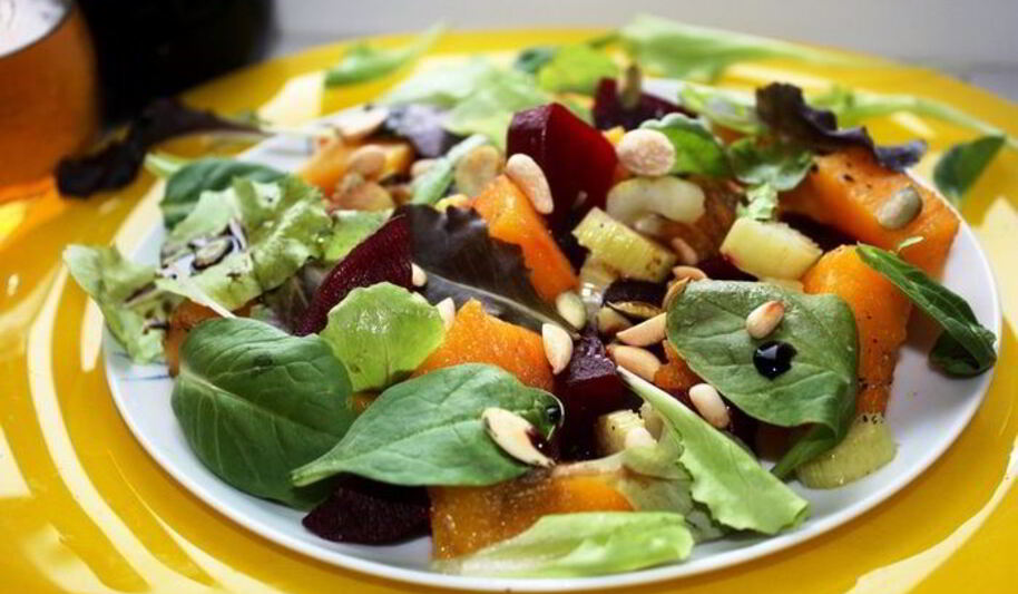 Рецепт теплого салата с тыквой и свеклой