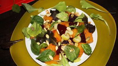 теплый салат с тыквой и свеклой