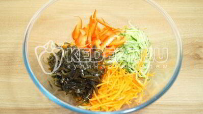 вкусный салат с морской капустой