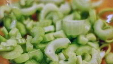 зеленый салат с каперсами