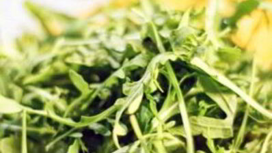 зеленый салат с каперсами