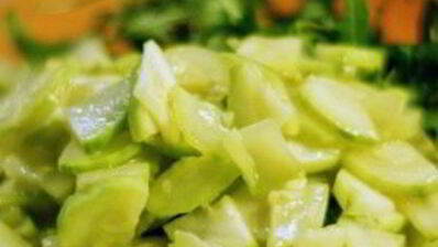 зеленый салат с каперсами