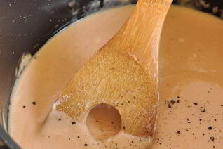 Сметанный соус с томатной пастой