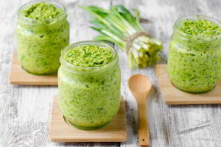 Зеленый франкфуртский соус на сметане