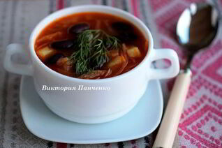 Борщ с фасолью и белыми грибами
