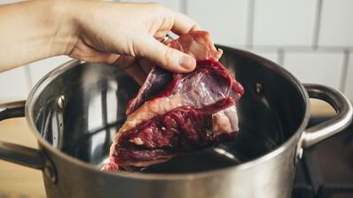 борщ с шампиньонами и кабачками