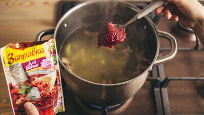 борщ с шампиньонами и кабачками