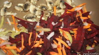 борщ с шампиньонами на куриных окорочках