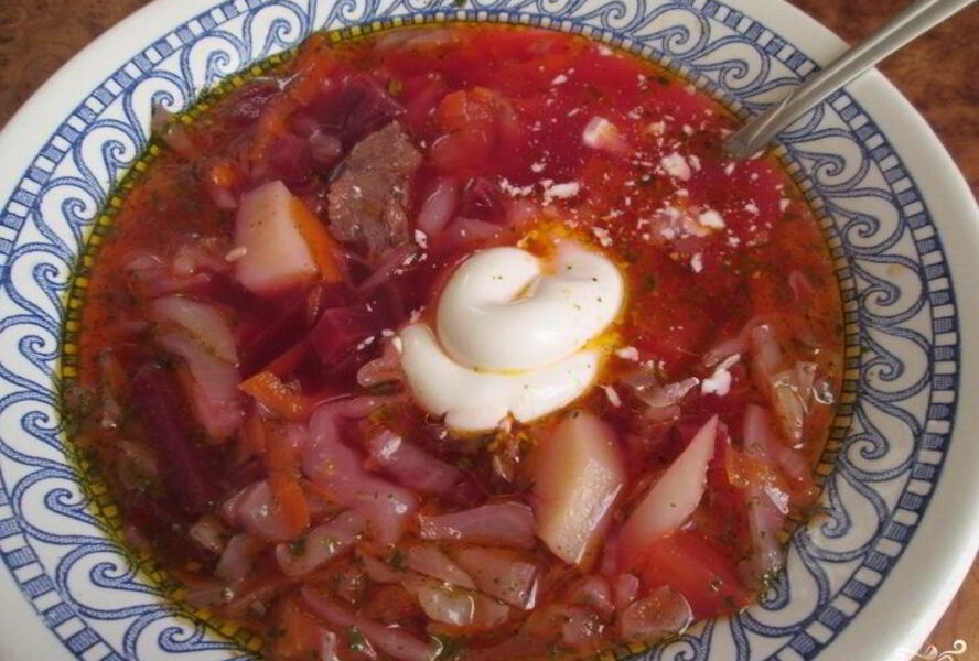 Борщ с тушенкой