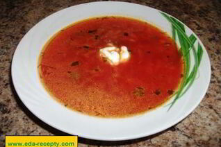 Говяжий борщ со свеклой и свежей капустой