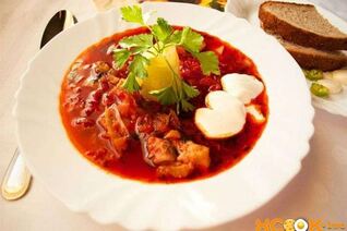 Красный борщ