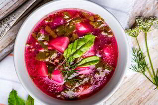Летний борщ из молодой свеклы