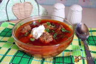 Летний борщ с молодой капустой и фрикадельками