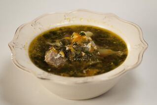 Зеленый борщ из щавеля