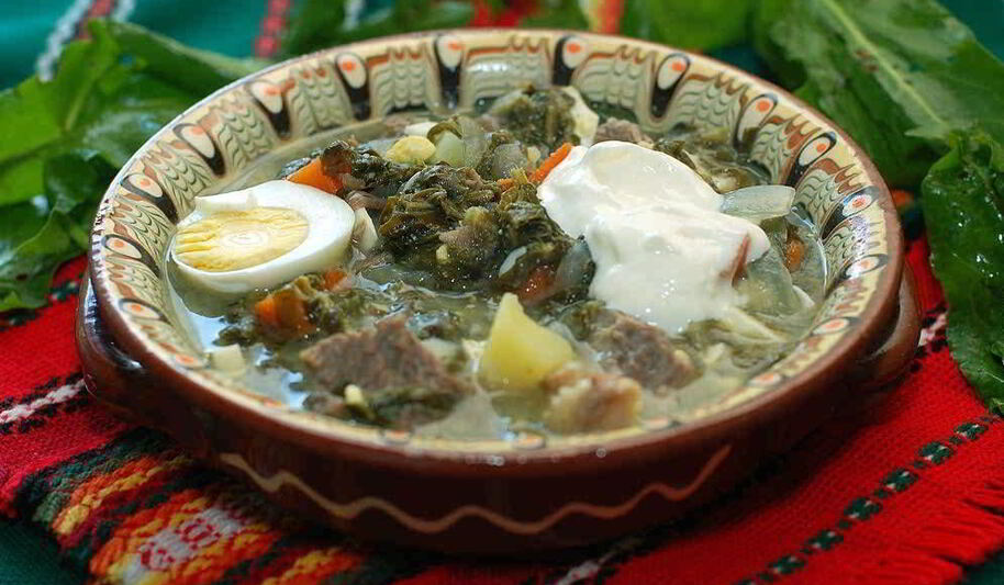 Рецепт зеленого борща со щавелем и яйцом