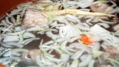 зеленый борщ со щавелем и яйцом