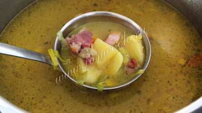 гороховый суп с копчеными ребрами и овощами