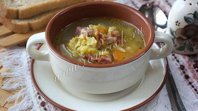 гороховый суп с копчеными ребрами и овощами