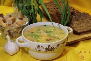 Гороховый суп с копчеными ребрышками и курицей