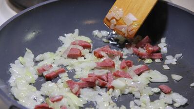 гороховый суп с копчеными ребрышками и курицей