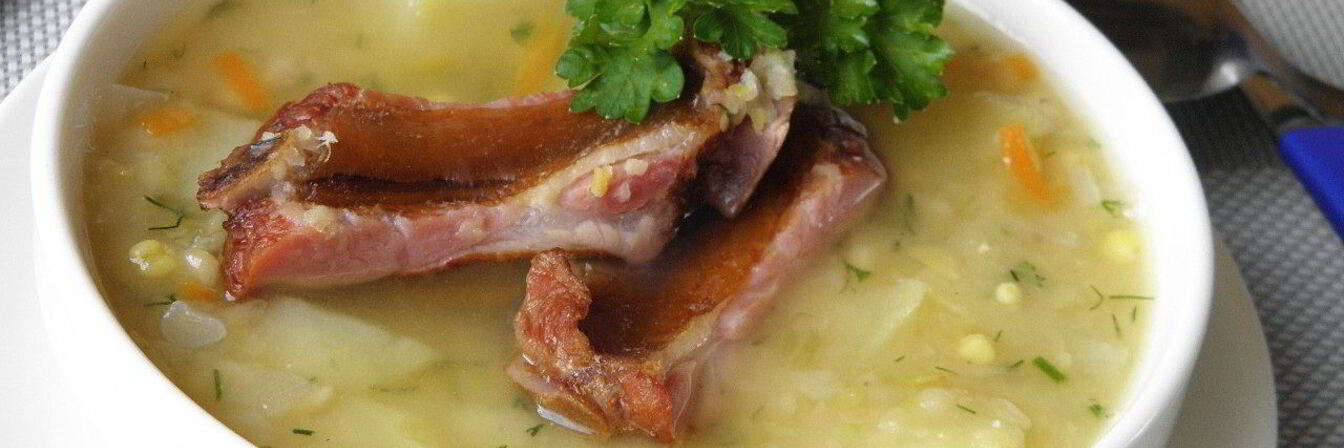 Гороховый суп с копчеными ребрышками