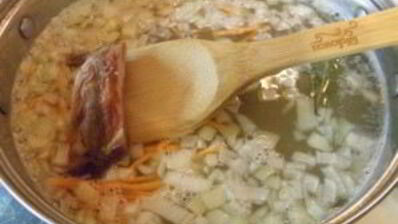 гороховый суп с копчеными ребрышками