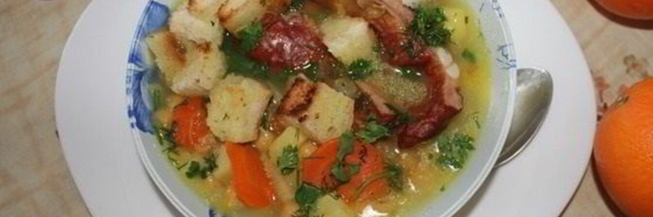 Суп гороховый с копчеными ребрышками