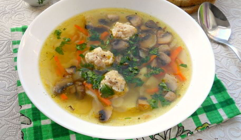 Рецепт картофельного супа с грибами и куриными фрикадельками
