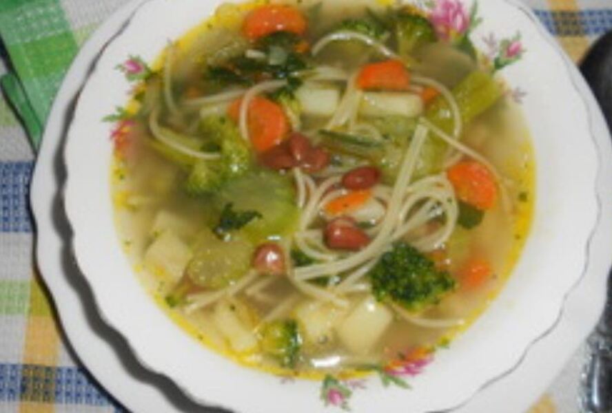 Куриный суп с фасолью и спагетти