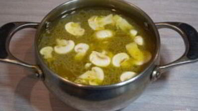 куриный суп с лапшой в азиатском стиле