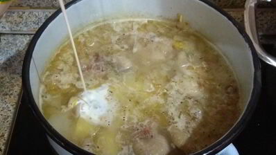 куриный суп с яйцом и сливками