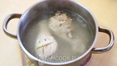 окрошка с зеленым горошком