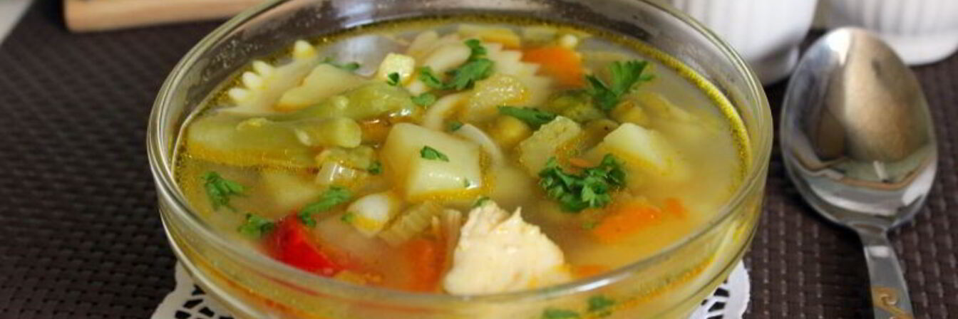 Куриный суп с овощами и фарфалле