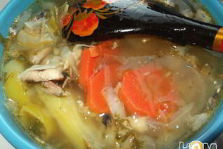 Острые щи с рыбными консервами