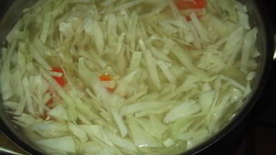 острые щи с рыбными консервами