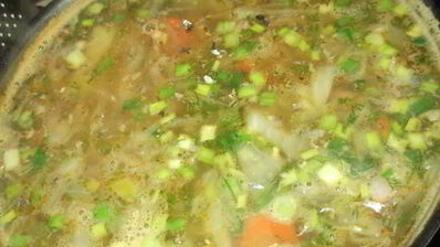 острые щи с рыбными консервами