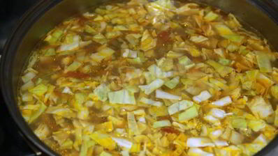 постные щи из свежей капусты с сушеными грибами