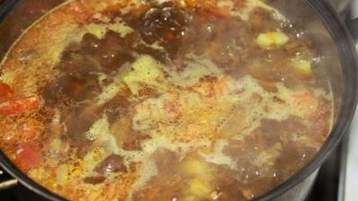 постные щи из свежей капусты с сушеными грибами