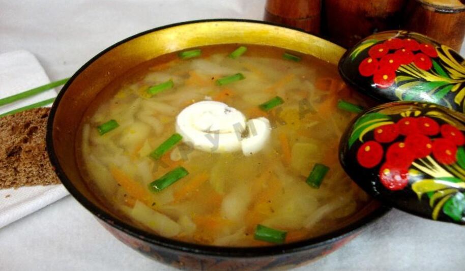 Рецепт щей из капусты с курицей в мультиварке