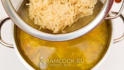 щи из квашеной капусты с курицей