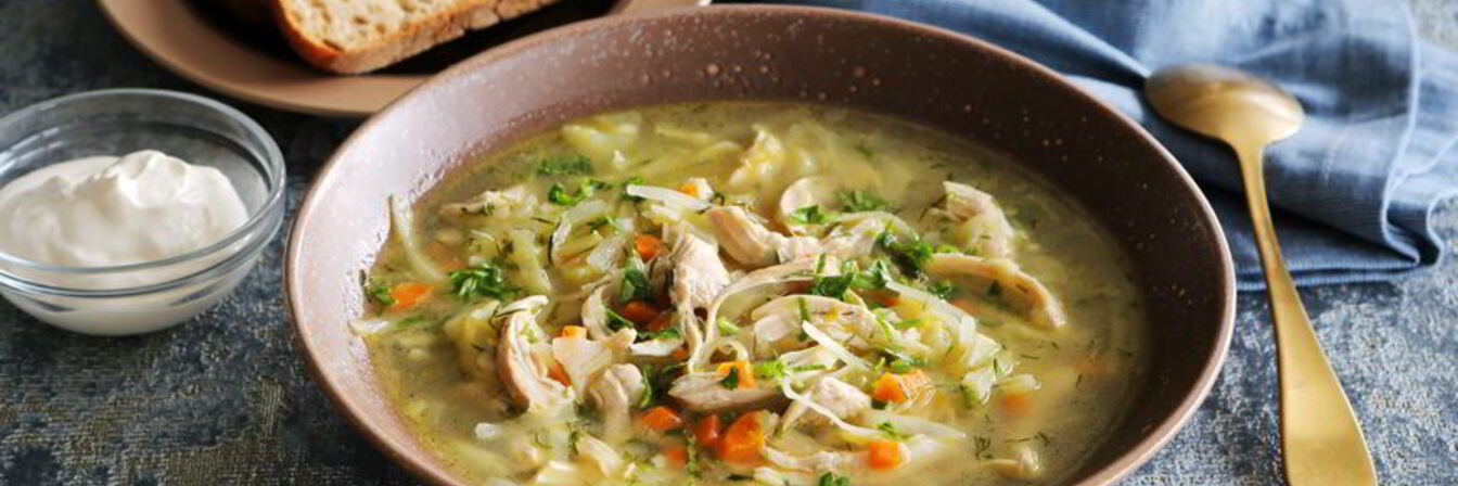 Щи из свежей капусты на курином бульоне