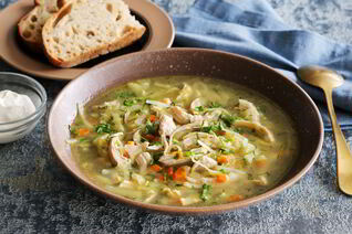 Щи из свежей капусты на курином бульоне