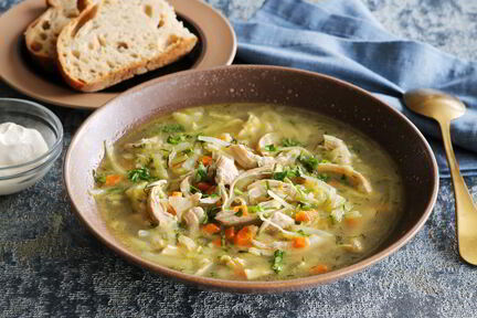 Щи из свежей капусты на курином бульоне