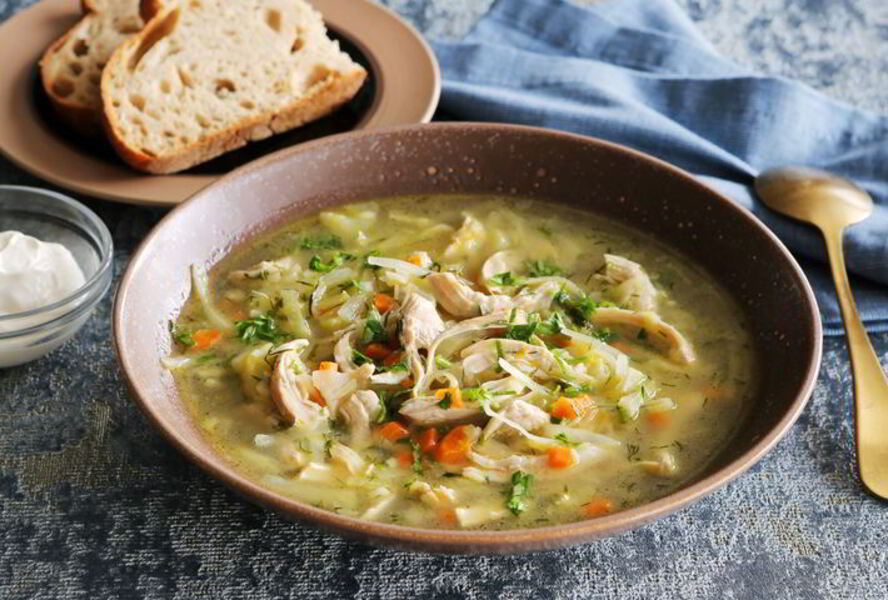 Щи из свежей капусты на курином бульоне