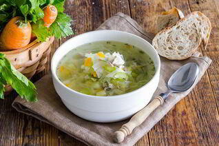 Щи из свежей капусты с курицей