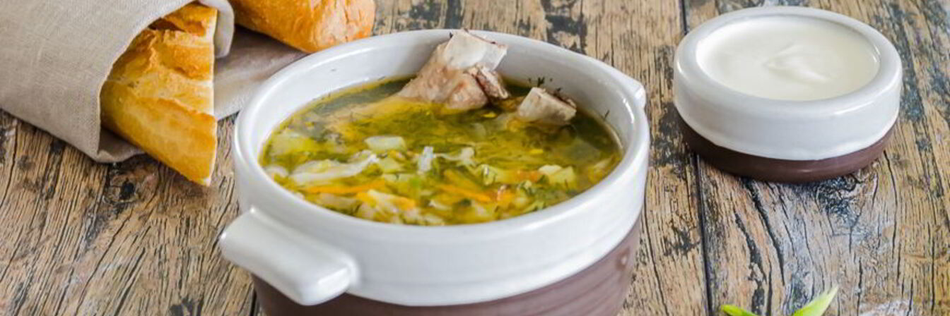 Щи из свежей капусты со свининой