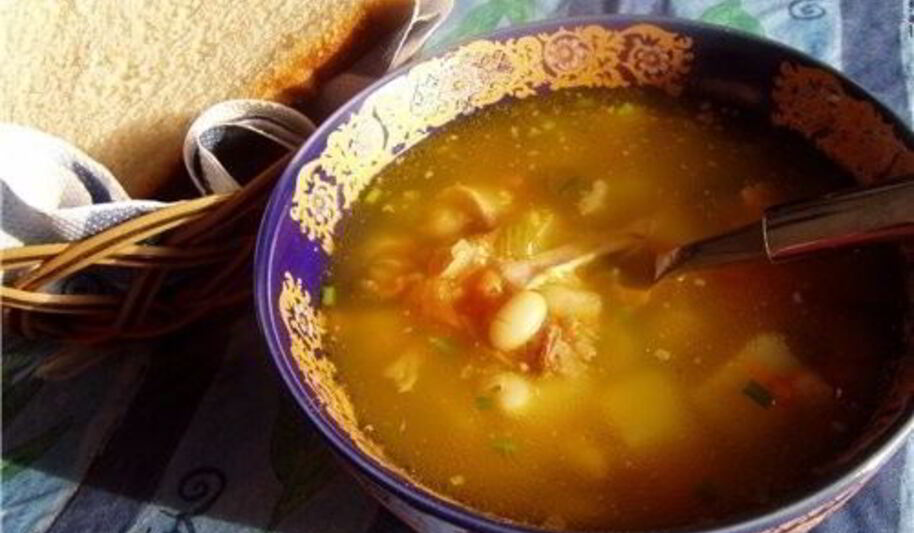 Рецепт щей из ячневой крупы, тушеной капусты и фасоли со свининой